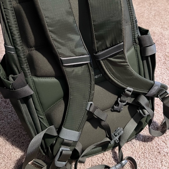 The North Face Recon Backpack - Dark Olive Green - Picture 6 of 8